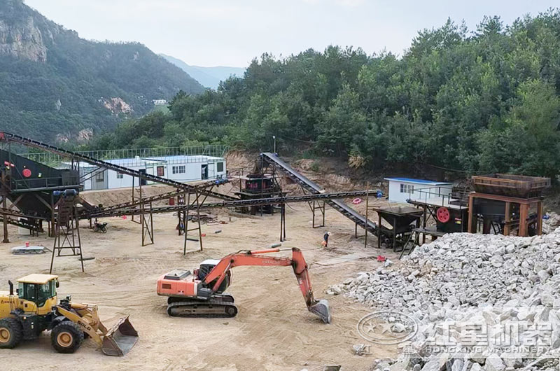 石块破碎机工作现场图片 石块破碎机工作现场图片